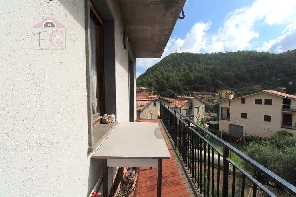 primo piano con terrazza panoramica garage e giardino 5.png